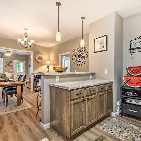 Remodeled Downtown Hot Springs Home With Porch Exterior foto