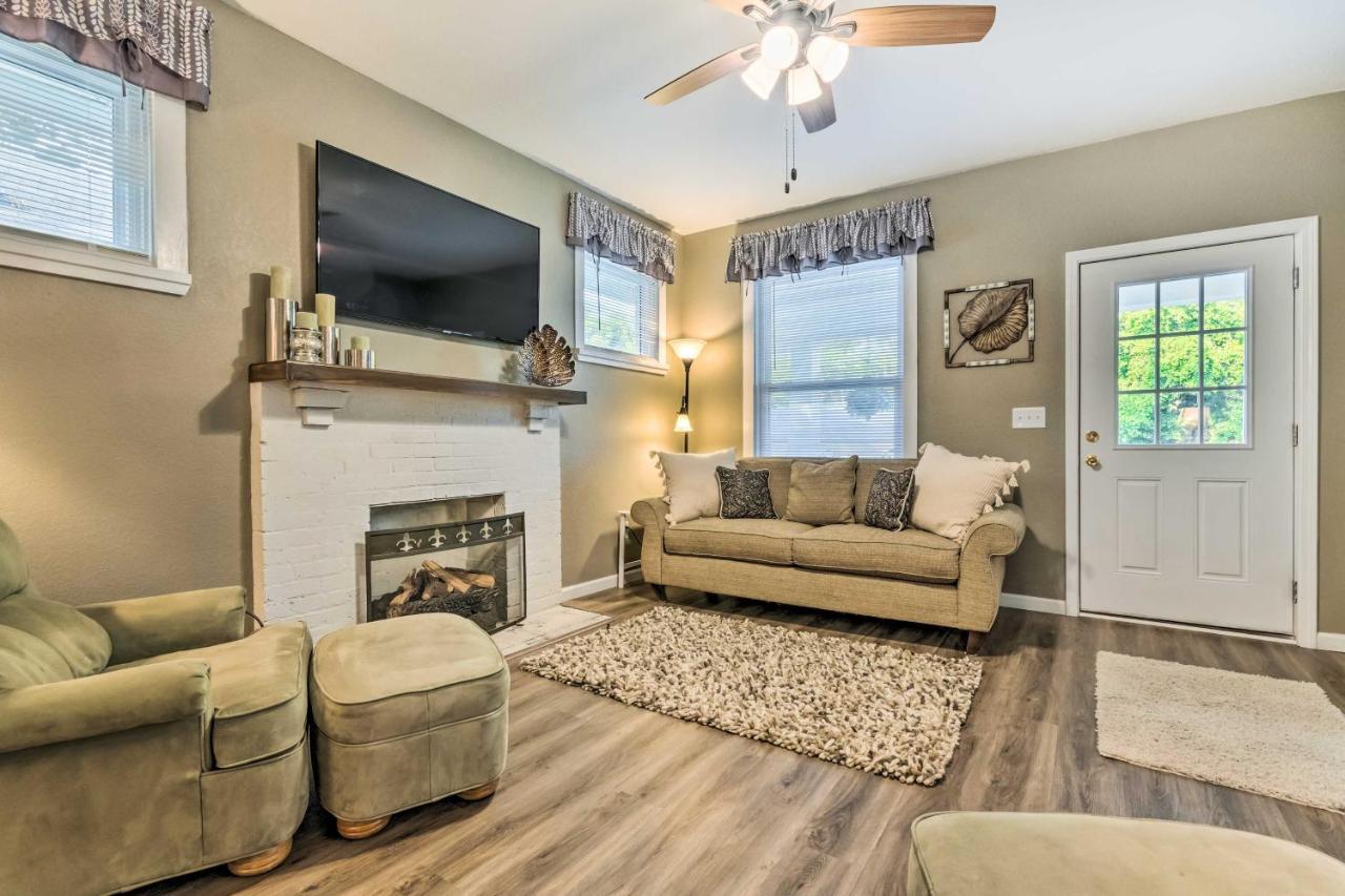 Remodeled Downtown Hot Springs Home With Porch Exterior foto