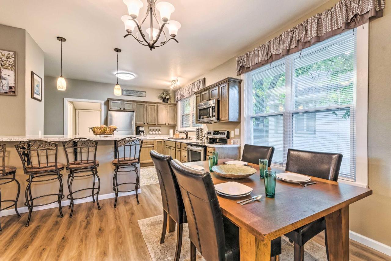 Remodeled Downtown Hot Springs Home With Porch Exterior foto