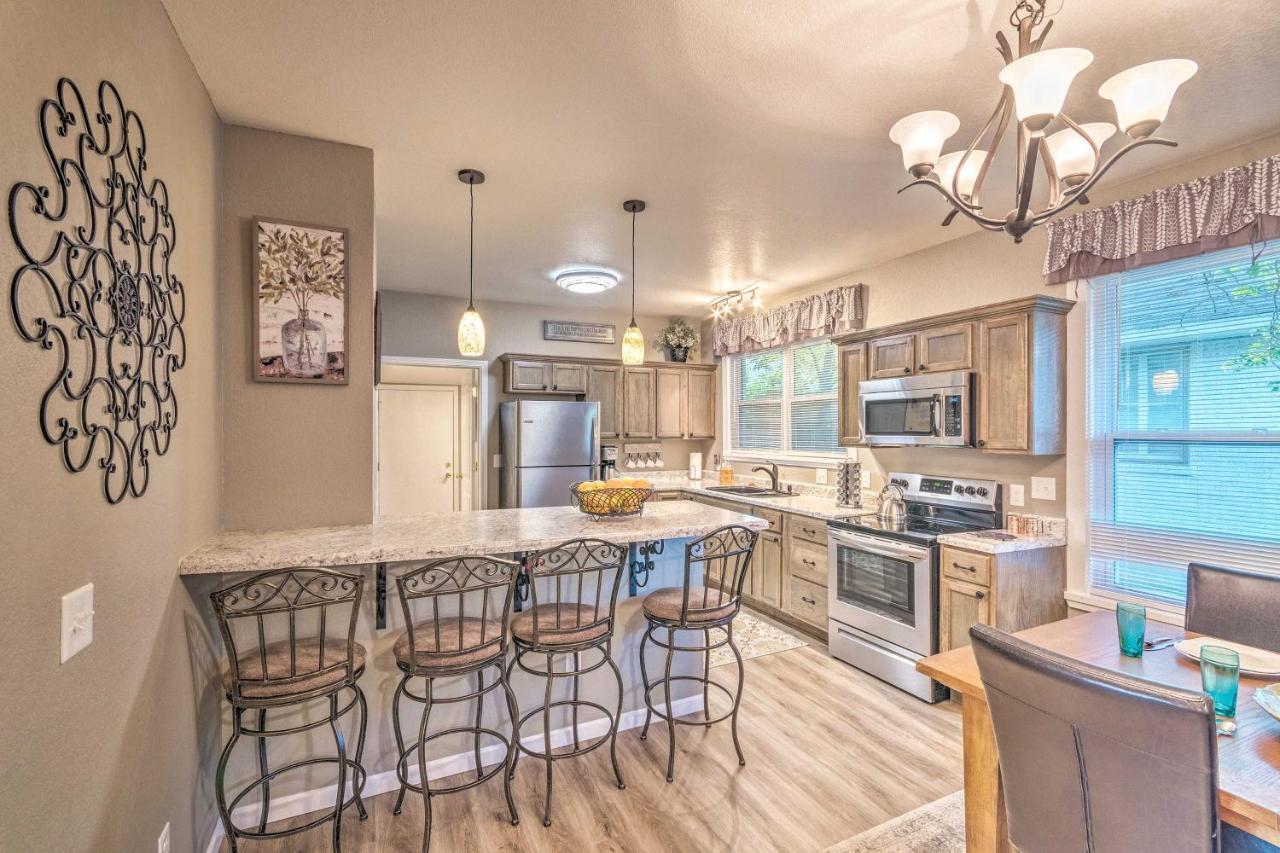 Remodeled Downtown Hot Springs Home With Porch Exterior foto